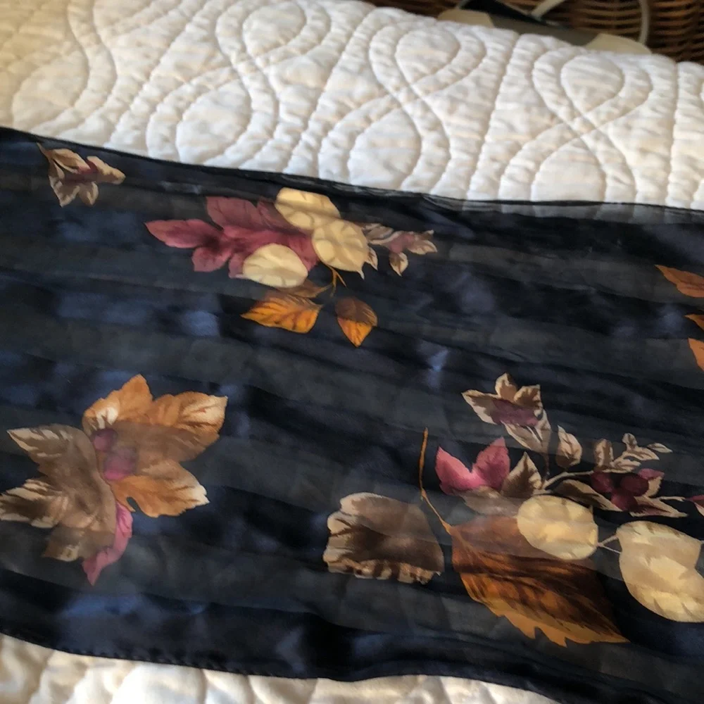 Beautiful silk scarf with leaf and subtle stripe design. - Picture 2 of 2